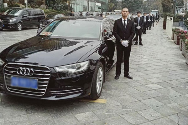 貴陽市內包車一日游價格_貴陽租車帶司機旅游一天大概多少錢？